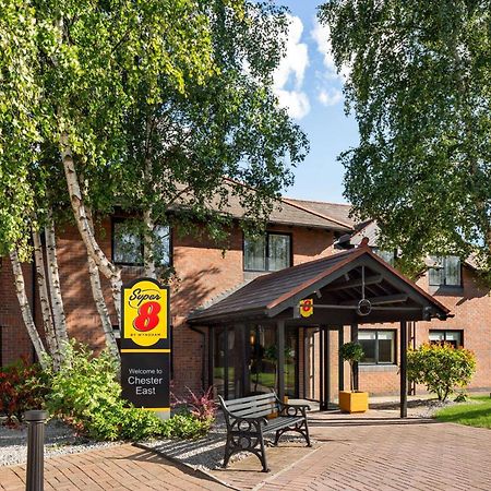 Super 8 By Wyndham Chester East Zewnętrze zdjęcie