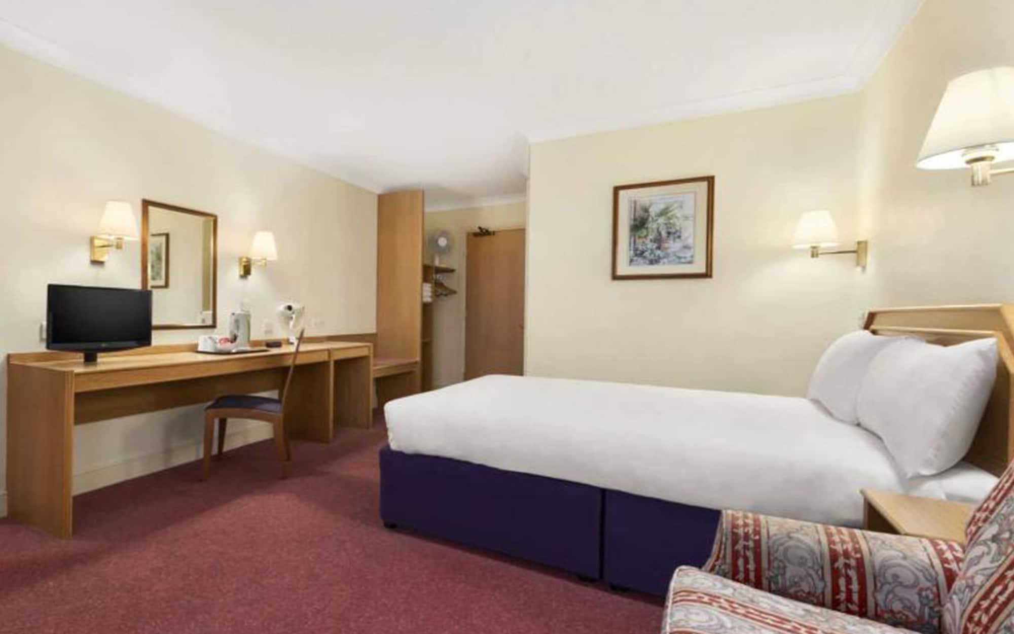 Super 8 By Wyndham Chester East Zewnętrze zdjęcie