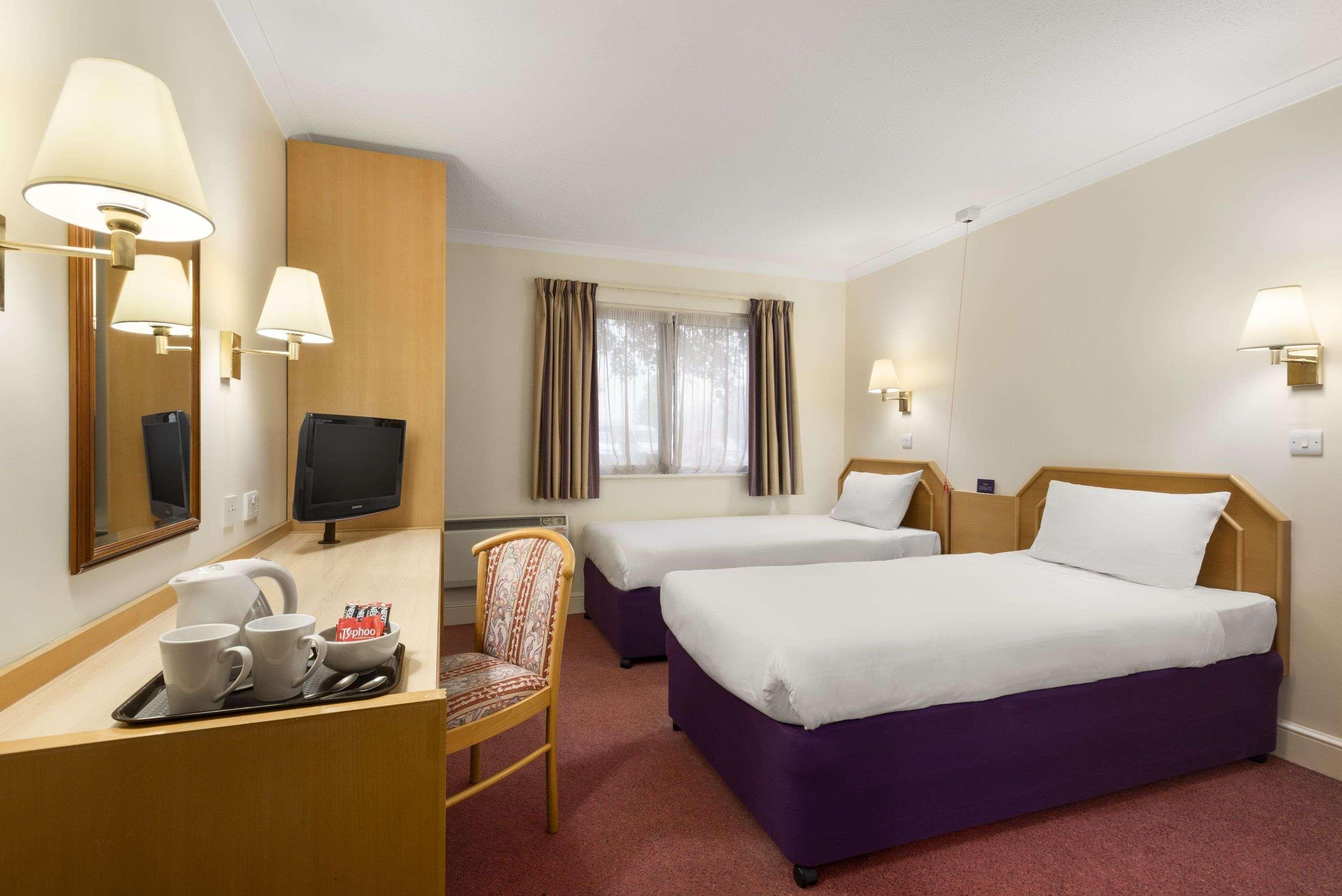 Super 8 By Wyndham Chester East Zewnętrze zdjęcie