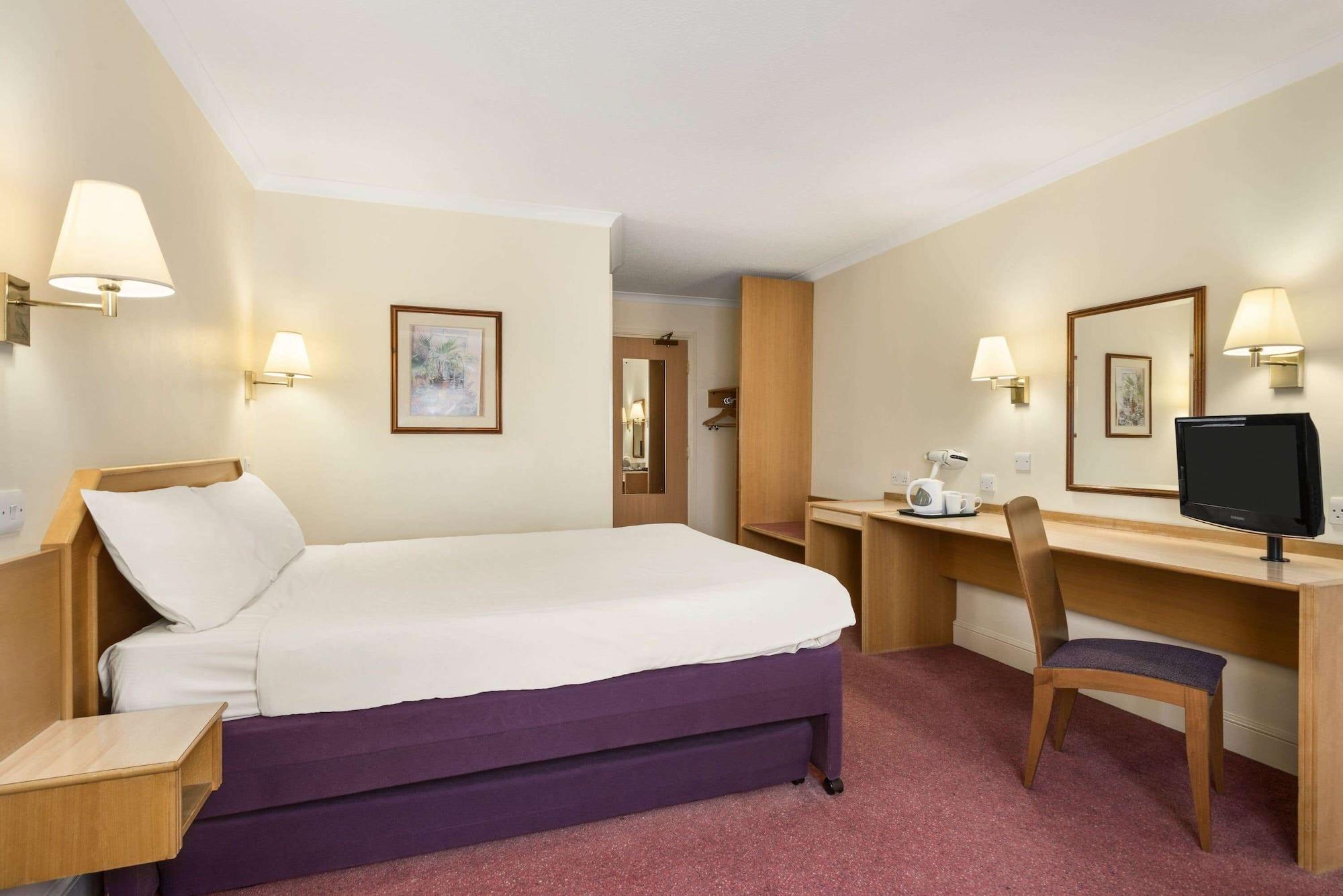 Super 8 By Wyndham Chester East Zewnętrze zdjęcie