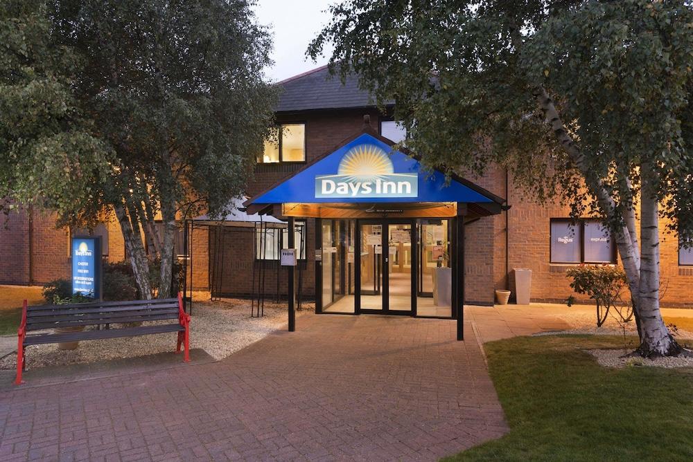 Super 8 By Wyndham Chester East Zewnętrze zdjęcie