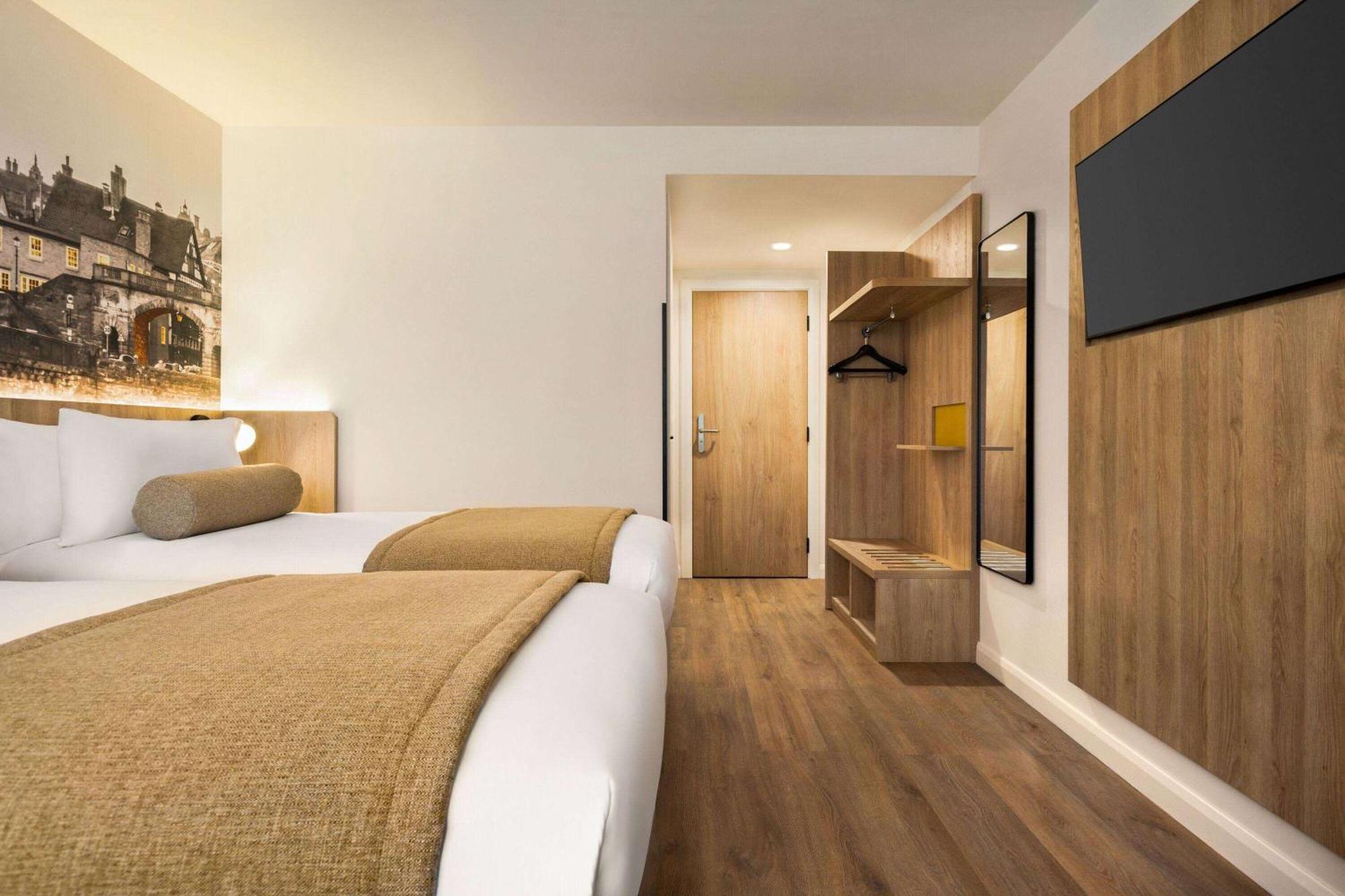 Super 8 By Wyndham Chester East Zewnętrze zdjęcie