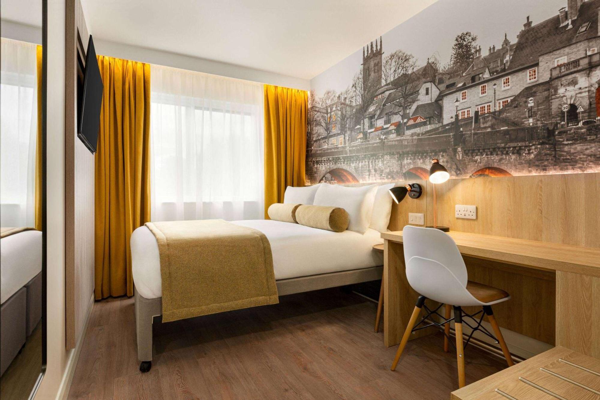 Super 8 By Wyndham Chester East Zewnętrze zdjęcie
