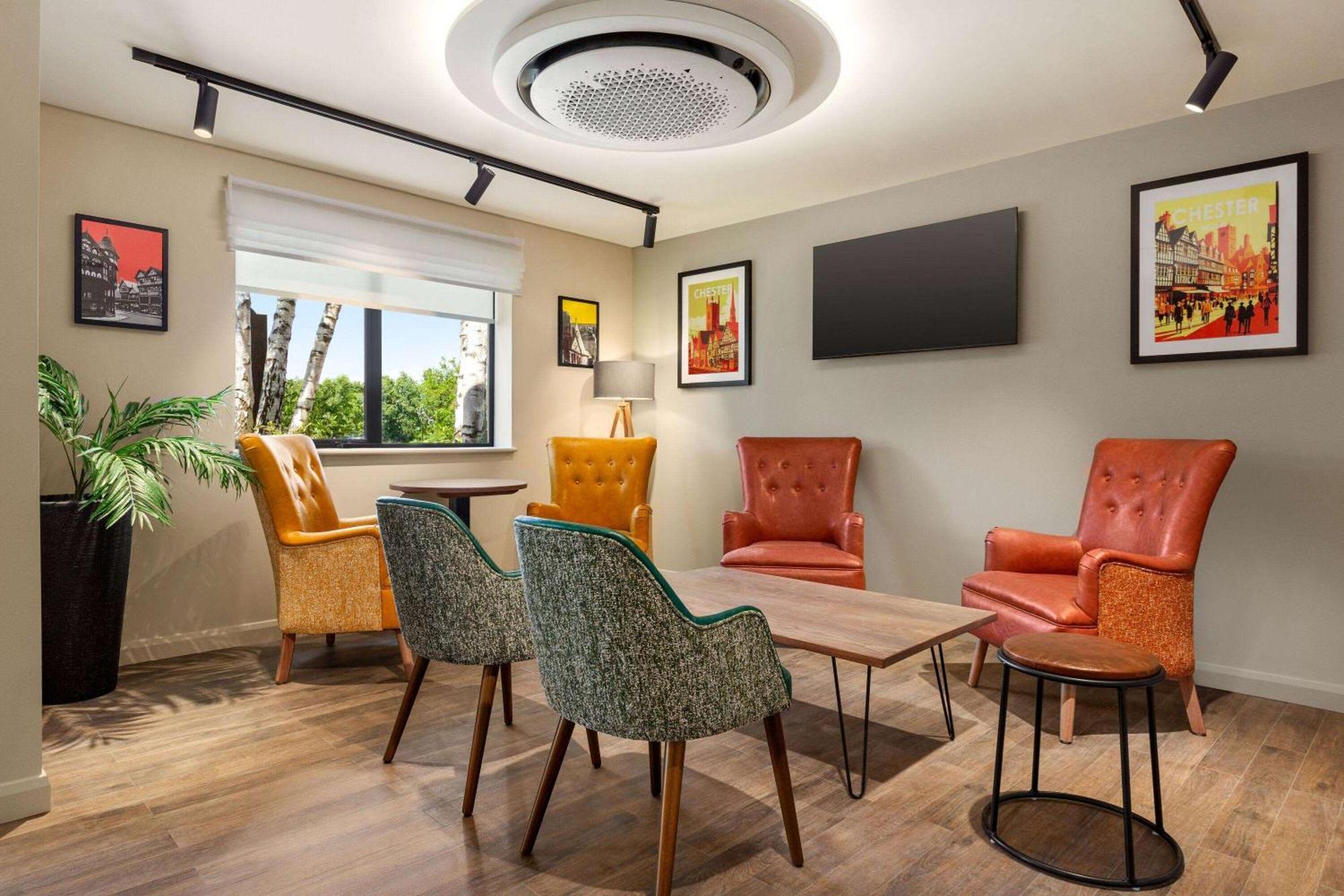 Super 8 By Wyndham Chester East Zewnętrze zdjęcie