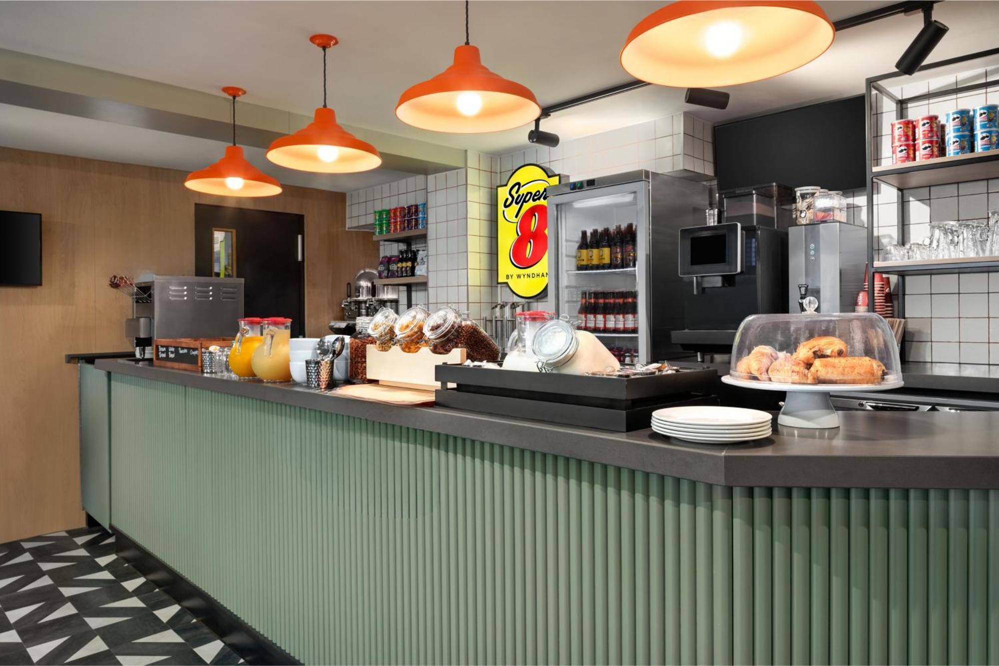 Super 8 By Wyndham Chester East Zewnętrze zdjęcie